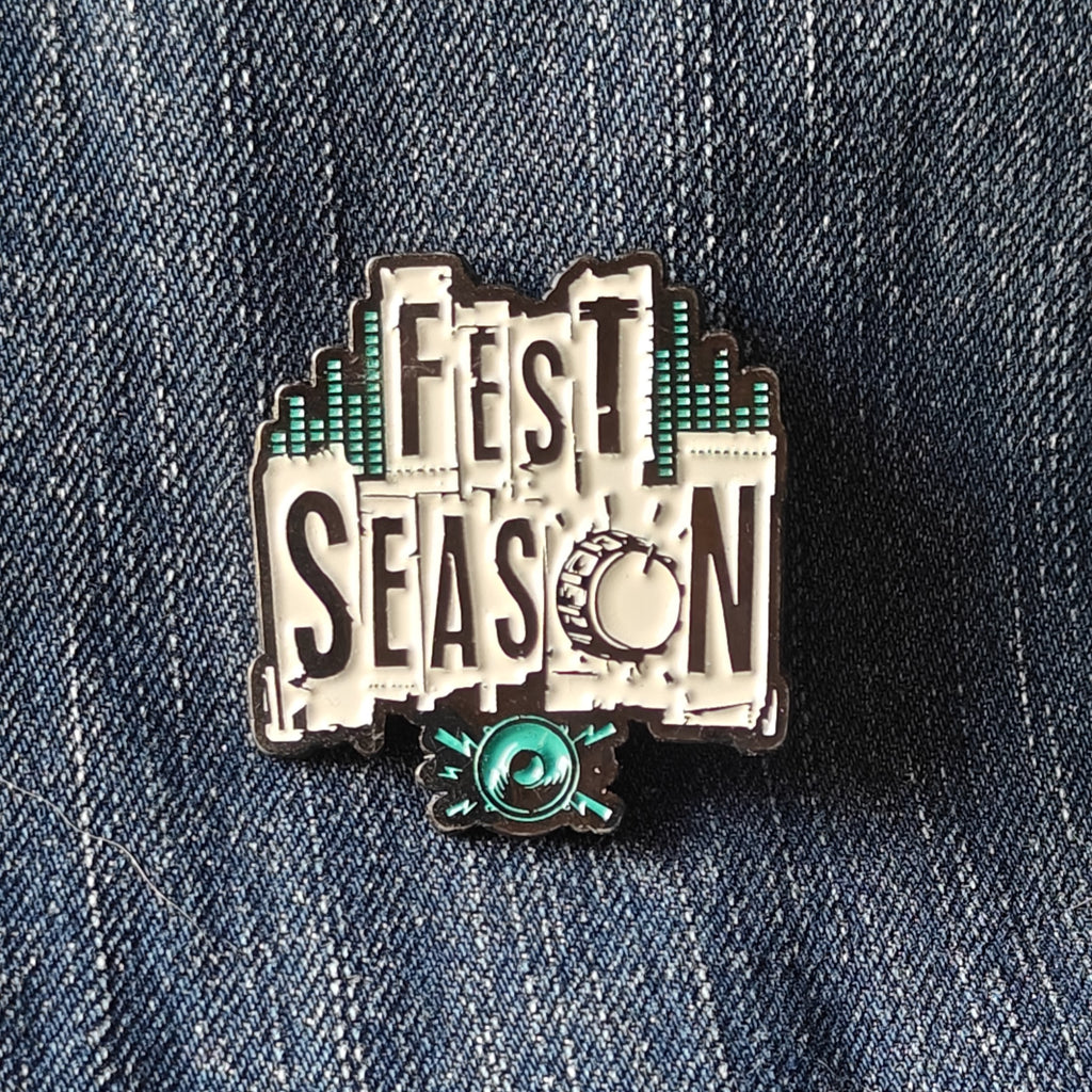 Pin metálico Fest Season / múltiples diseños