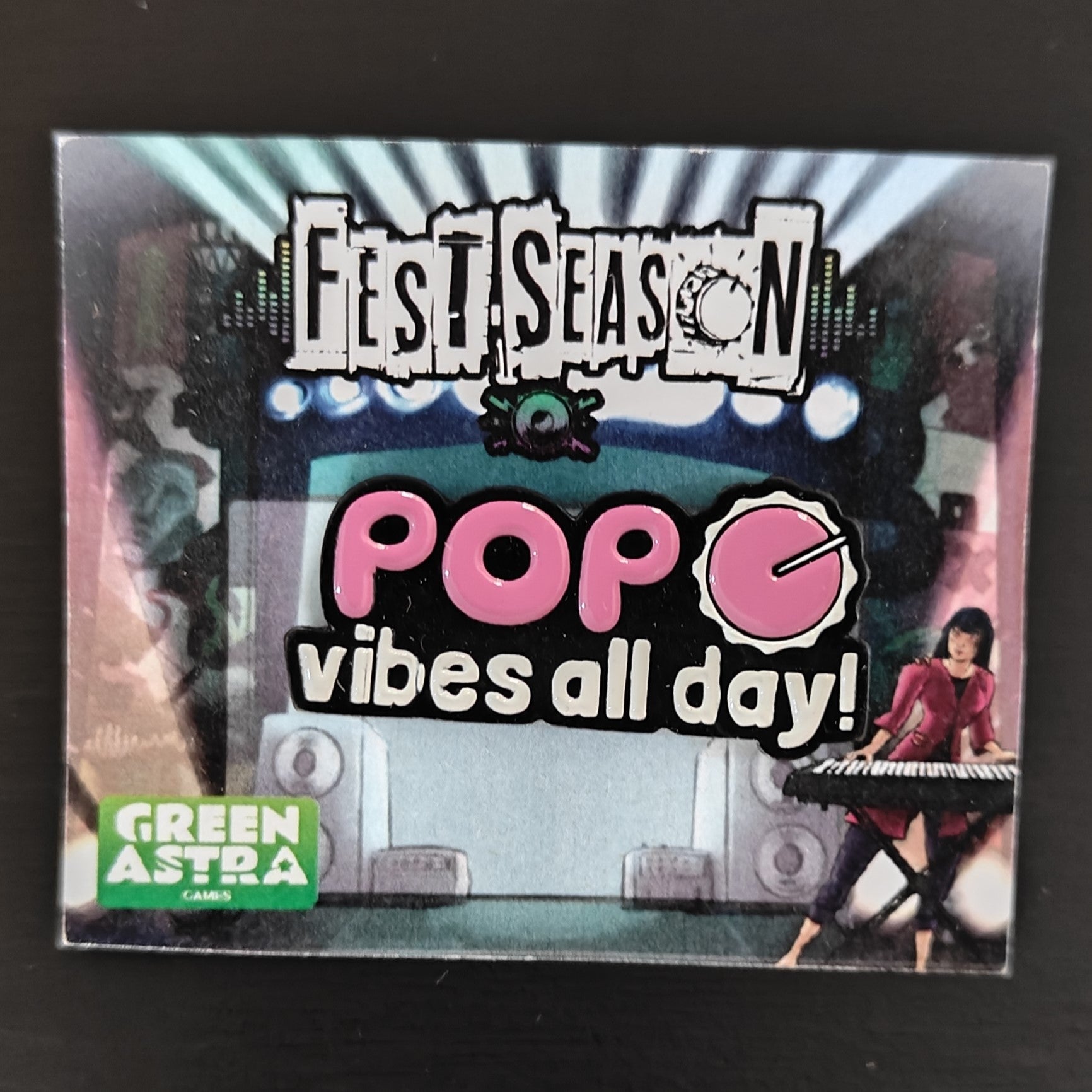 Pin metálico Fest Season / múltiples estilos